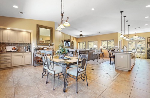 Foothills South House | 3 King Suites ·Great Views · Backyard Trail Access