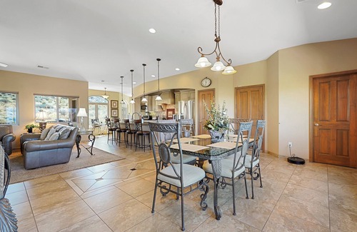 Foothills South House | 3 King Suites ·Great Views · Backyard Trail Access