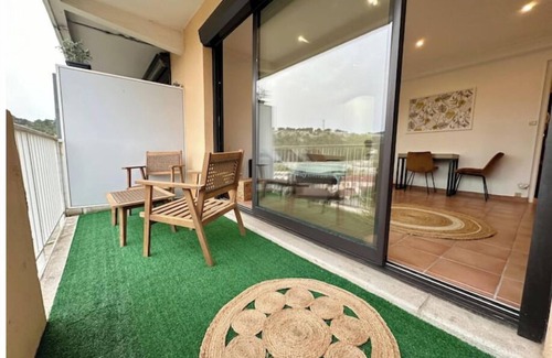 Carnoux-en-Provence Apartment | 3 kms from Cassis T2 with terrace - free parking