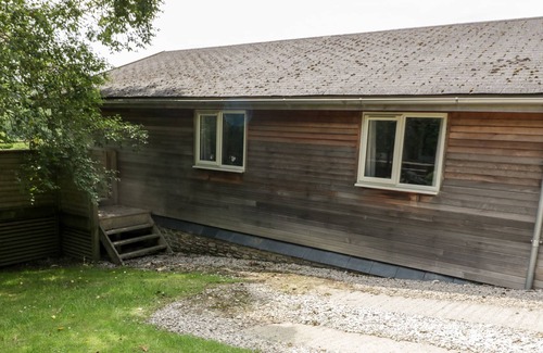 Looe House | 3 LAKE VIEW, pet friendly, with hot tub in Lanreath
