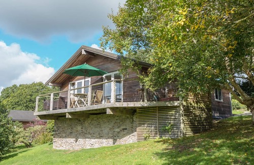 Looe House | 3 LAKE VIEW, pet friendly, with hot tub in Lanreath