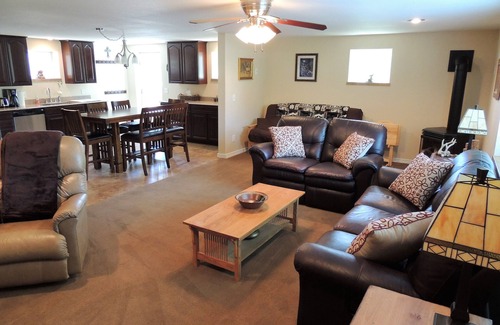 Gardiner House | 3 Lazy H Yellowstone Lodging - Just Blocks from Yellowstones North Entrance