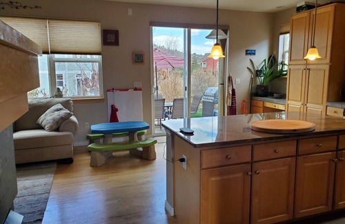 Lyons House | 3 Level House: 4 Bdrm/3.5 bath: Sleeps 8 n+2-4 possiblen-180 day minimum