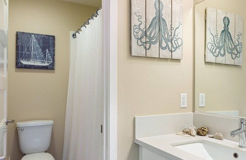 Gardena House | 3-level Modern condo near beach