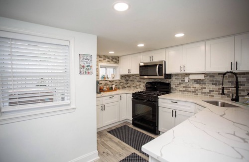 Northern Liberties House | 3-Level Northern Liberties Home King Suite + Patio Across from Piazza