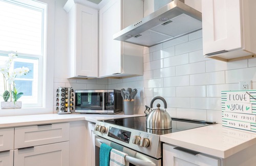 East Durham House | 3 Level Rooftop Oasis Near Downtown Durham!