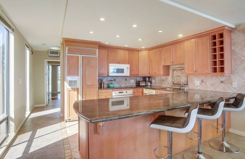 Central Mission Beach House | 3 Levels of Water Front A/C 5 Outdoor Spaces