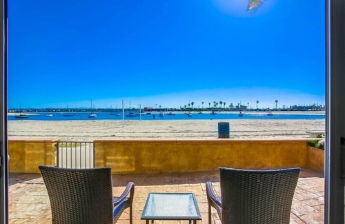 Central Mission Beach House | 3 Levels of Water Front A/C 5 Outdoor Spaces