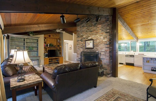 Stratton Mountain House | 3 levels w/Spectacular Mountain Viewsn8 minutes to either Stratton Base Lodge