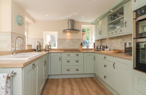 Porlock Cottage | 3 LOWERBOURNE TERRACE, pet friendly, with a garden in Porlock
