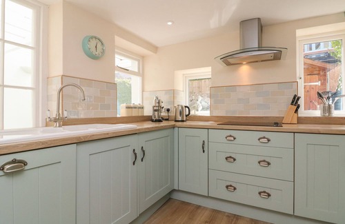 Porlock Cottage | 3 LOWERBOURNE TERRACE, pet friendly, with a garden in Porlock