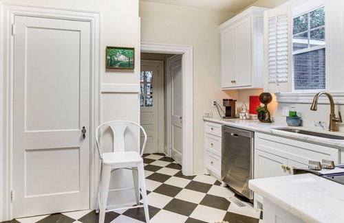 Summerville House | 3 Mi to Augusta National: Historic Home w/Patio