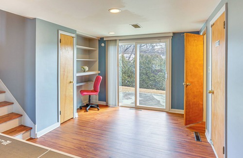 Sinking Spring House | 3 Mi to Berkshire Mall: Suburban Stay w/Yard!