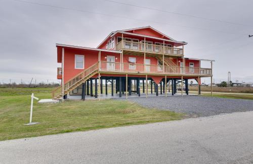 Galveston Apartment | 3 Mi to Bolivar Beach Quiet Condo with Balcony