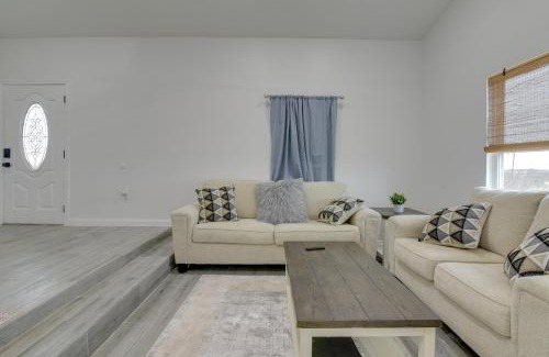Galveston Apartment | 3 Mi to Bolivar Beach Quiet Condo with Balcony