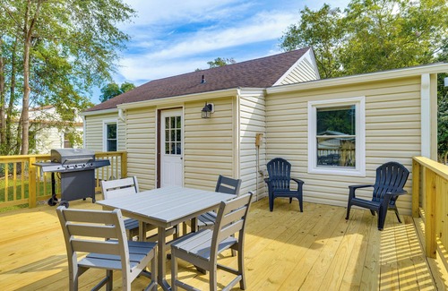 Jacksonville House | 3 Mi to Camp Lejeune: Home w/Fire Pit & Grill!