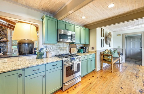 Glenville House | 3 Mi to Crossroads: Mtn-View Cottage in Cashiers
