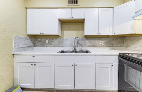 Dania Beach Apartment | 3 Mi to Dania Beach Pier: Convenient Apartment!