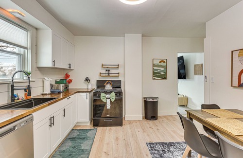 Youngstown Apartment | 3 Mi to Downtown Youngstown: Updated Apartment
