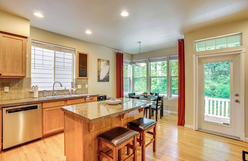 Bothell House | 3 Mi to Dtwn Bothell: Quaint Family Home w/Patio