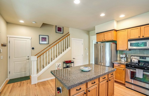 Bothell House | 3 Mi to Dtwn Bothell: Quaint Family Home w/Patio