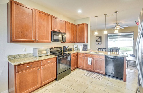 DeLand House | 3 Mi to Dtwn DeLand: Poolside Paradise!