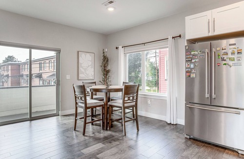West Colfax House | 3 Mi to Dtwn Denver: Scenic Townhome w/Deck!