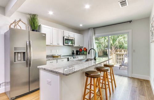 Southeast Pensacola House | 3 Mi to Dtwn Entertainment: Pensacola Family Home!