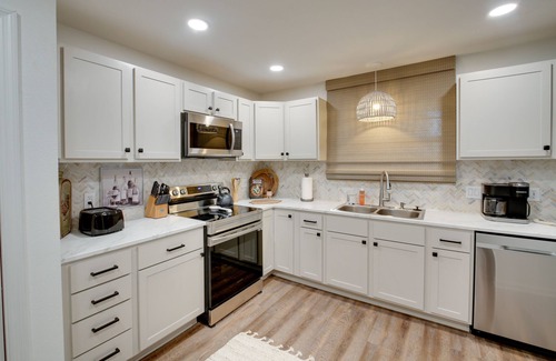 Hot Springs Condo | 3 Mi to Dtwn Hot Springs: Modern Condo!