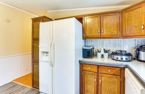 Paris House | 3 Mi to Dtwn: Pet-Friendly Farm Retreat in Paris!