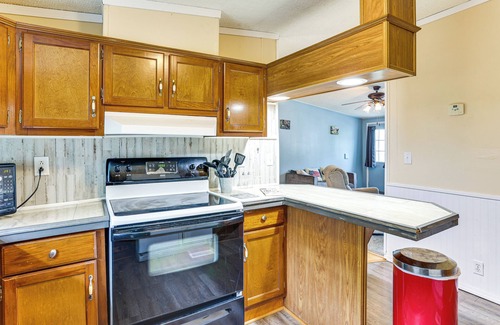 Paris House | 3 Mi to Dtwn: Pet-Friendly Farm Retreat in Paris!