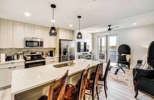 Gulfport Condo | 3 Mi to Gulfport Beaches: Waterfront 'Casa Pesce'