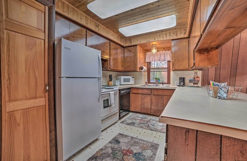 Higgins Lake Cabin | < 3 Mi to Higgins Lake: Roscommon Cabin w/Deck
