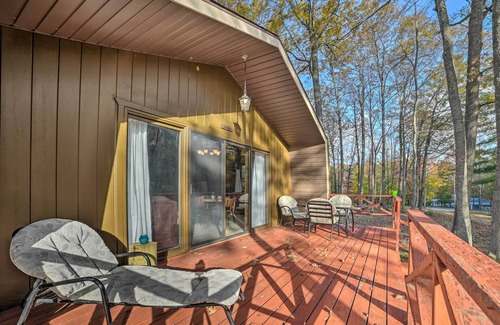 Higgins Lake Cabin | < 3 Mi to Higgins Lake: Roscommon Cabin w/Deck