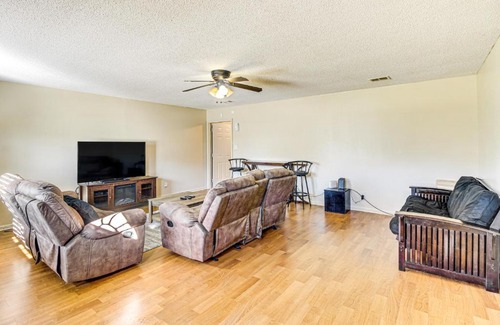 Savannah House | 3 Mi to Hunter Army Airfield Home with Serene Deck