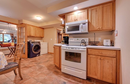 Ames Apartment | 3 Mi to Iowa State University: Ames Apartment
