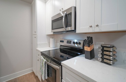 La Jolla Village Condo | 3 Mi to La Jolla Shores: Relaxing Resort Retreat!