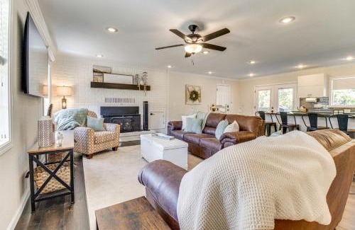 Mountain Home House | 3 Mi to Lake House with Fire Pit in Mountain Home!