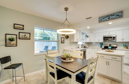 South Venice House | 3 Mi to Manasota Key: Stylish Single-Story Home!