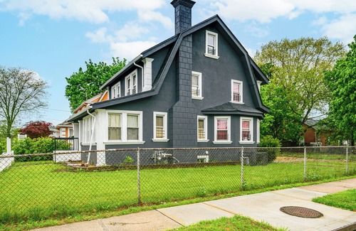 Hempstead House | 3 Mi to Nassau Coliseum: Spacious Hempstead Home!