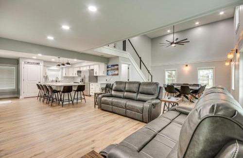 Navarre House | 3 Mi to Navarre Beach Home with Furnished Patio