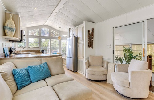 Nokomis Cottage | 3 Mi to Nokomis Beach: Resort Home in Florida