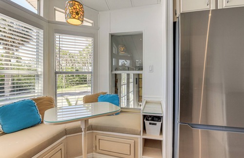 Nokomis Cottage | 3 Mi to Nokomis Beach: Resort Home in Florida