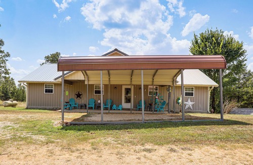 Hardy Cottage | 3 Mi to Spring River: Fully Furnished Outdoor Gem!