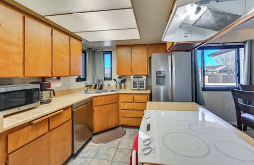 Williams House | 3 Mi to The Polar Express: Williams Home w/Grill!