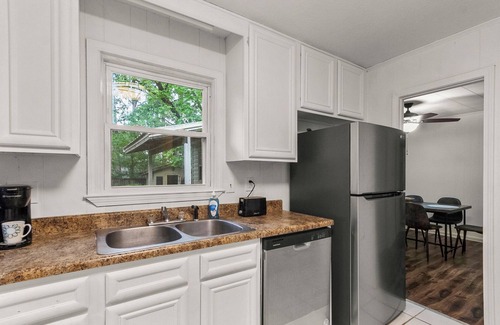 Northport House | 3 Miles from Campus and 1 mile from downtown Tuscaloosa!
