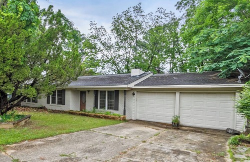 Northport House | 3 Miles from Campus and 1 mile from downtown Tuscaloosa!