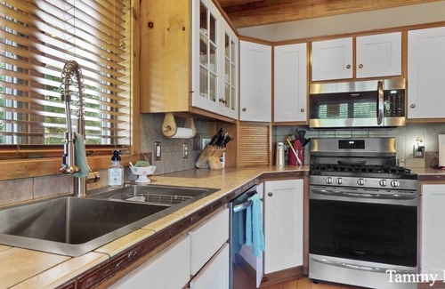 Holland Cabin | 3 miles from downtown Holland 12 miles from Saugatuck 7 miles to Lake Michnnnnnn