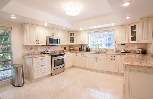 Boca Raton House | 3 Miles to Beach* East Boca Free WIFI* Screened-in Heated Pool* Sleeps up to 6*