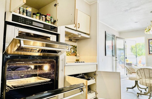 Chinatown House | 3 Miles To Strip Homy Retreat in Heart Las Vegas